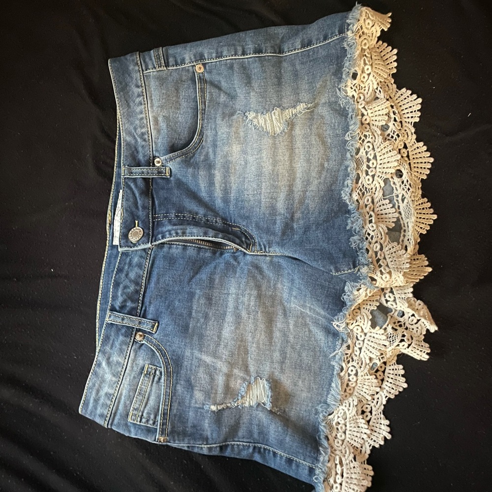 Jean shorts with lace